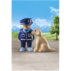 Αστυνομικός με εκπαιδευμένο σκύλο